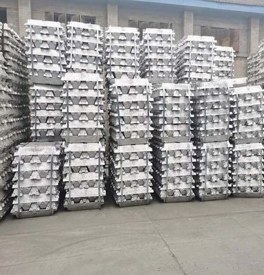 गुणवत्ता  25Kg 99.7 Primary Aluminium Ingots 99.8 99.9 Pure Aluminum Ingot फैक्टरी